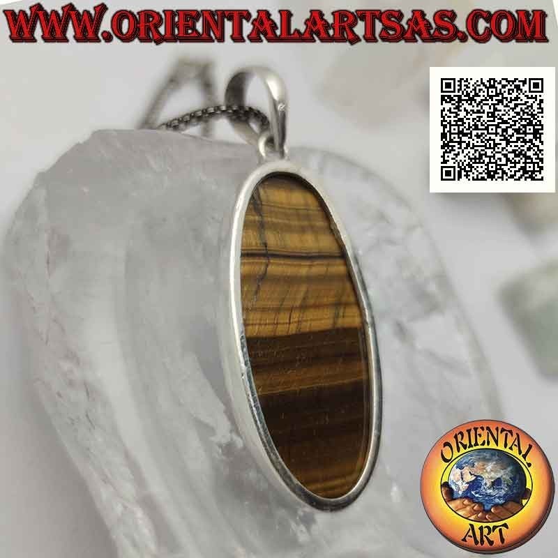 Colgante de plata con gran ojo de tigre ovalado con rayas horizontales sobre un marco liso