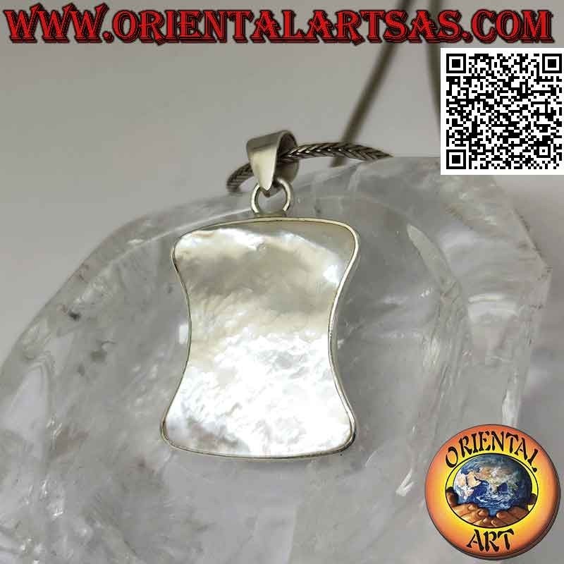 Pendant in silver, white mother-of-pearl in a rounded rectangle with hollow sides