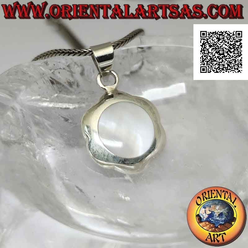 Pendentif en argent, fleur ronde avec nacre blanche ronde centrale