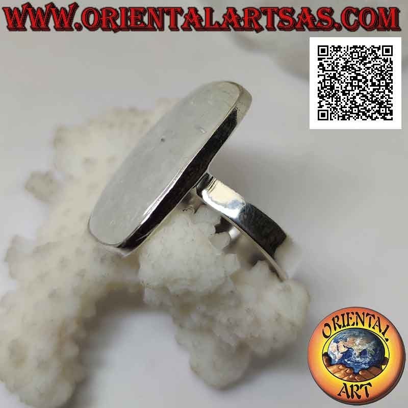 Anillo de plata con piedra lunar arcoíris rectangular redondeada en engaste liso