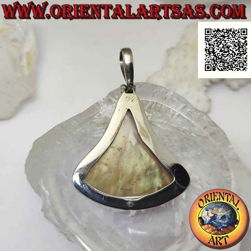 Pendentif en argent, nacre triangulaire arrondie à bord lisse (grand)