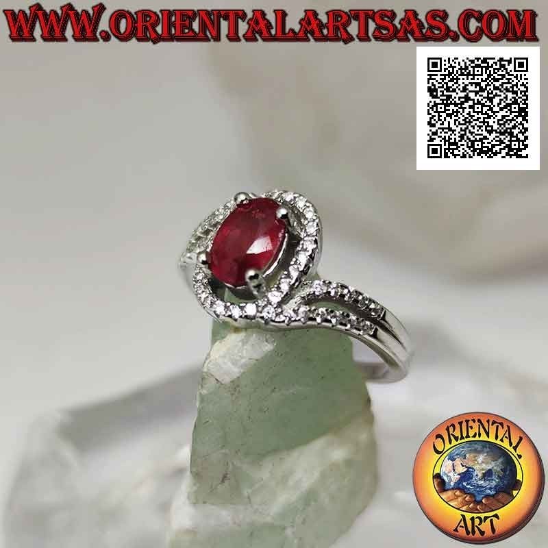 Anello in argento (solitario asimmetrico a due) con rubino di sintesi ovale incastonato e zirconi bianchi