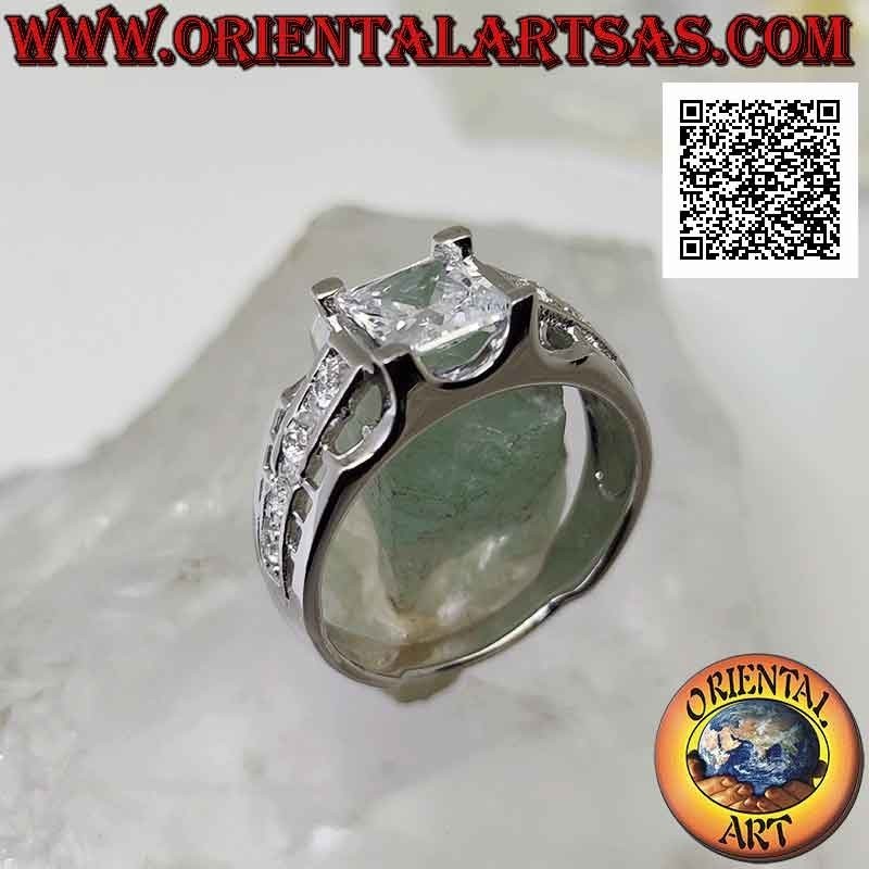 Bague en argent avec zircons carrés blancs sertis de zircons blancs et ajourée sur les côtés