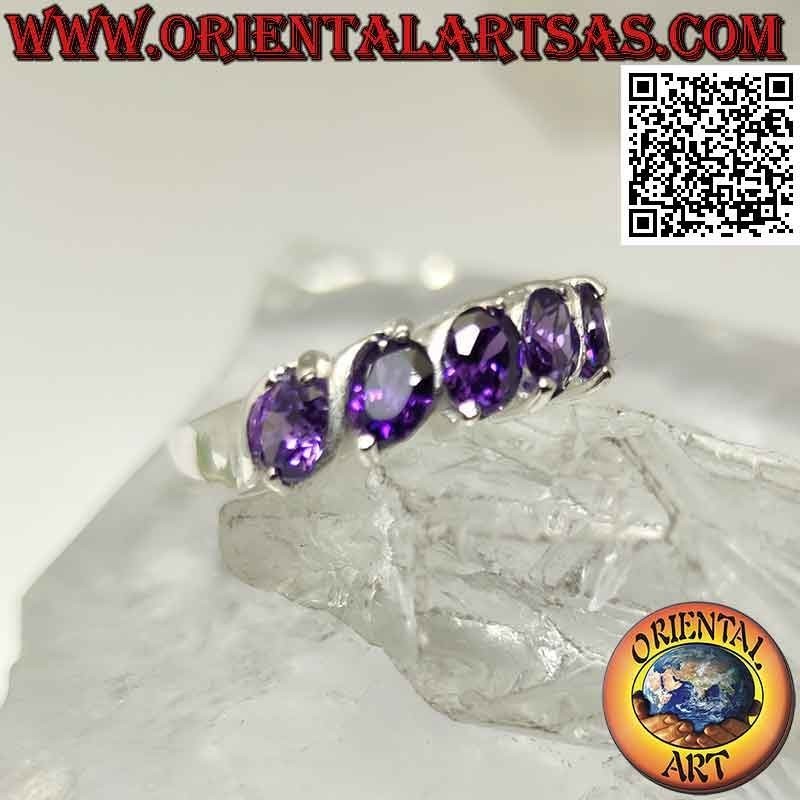 Silberring mit fünf ovalen synthetischen Amethysten schräg gefasst
