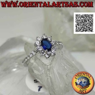 Silberring mit weißer Cubic Zirkonia Blume besetzt mit ovalem synthetischem Saphir und Cubic Zirkonia an den Seiten