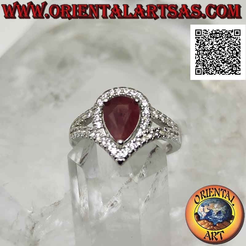 Bague en argent avec rubis larme naturel serti entouré de zircons blancs et de deux lignes