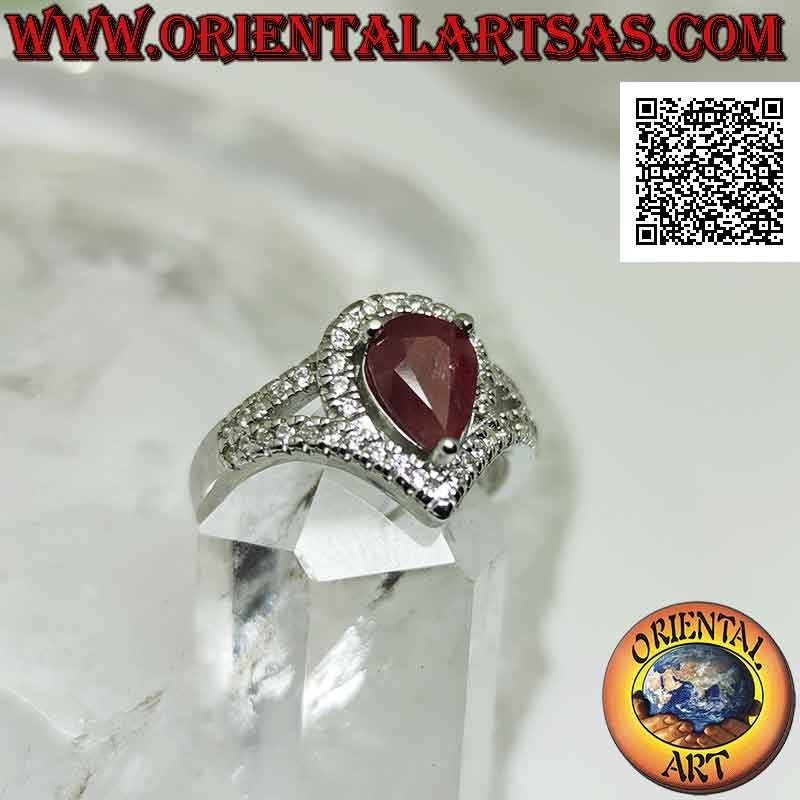Bague en argent avec rubis larme naturel serti entouré de zircons blancs et de deux lignes