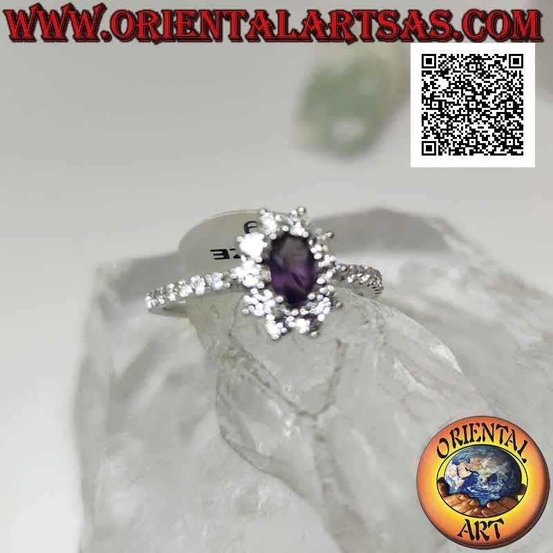 Bague en argent avec fleur d'oxyde de zirconium blanc sertie d'améthyste ovale et d'oxyde de zirconium sur les côtés