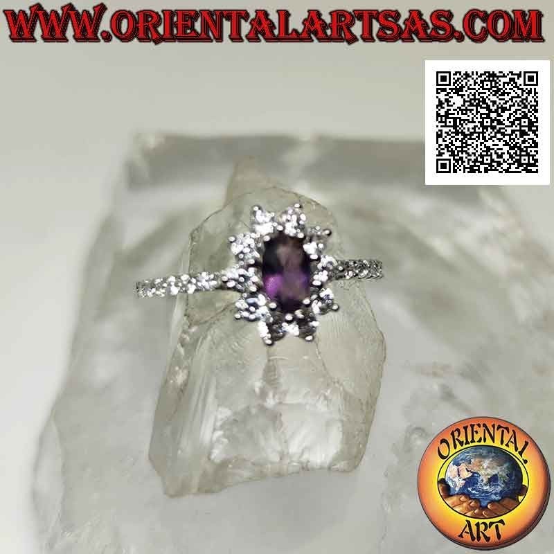 Silberring mit weißer Cubic Zirkonia Blume besetzt mit ovalem Amethyst und Cubic Zirkonia an den Seiten