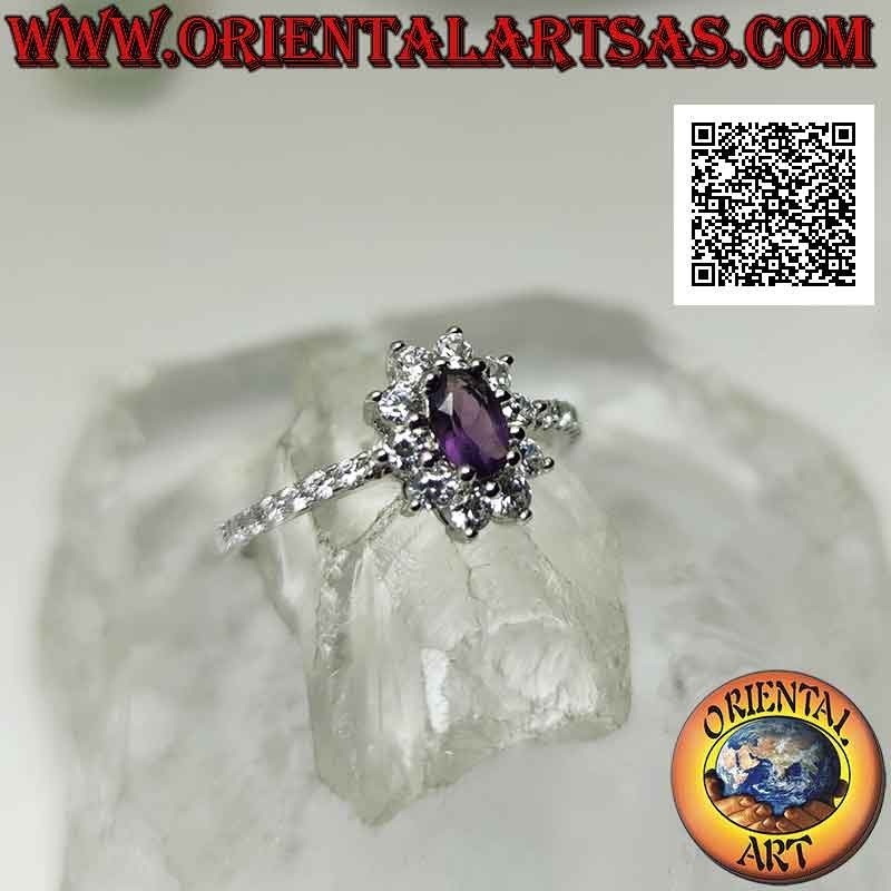 Anillo de plata con flor de circonita blanca engastada con amatista ovalada y circonita en los lados