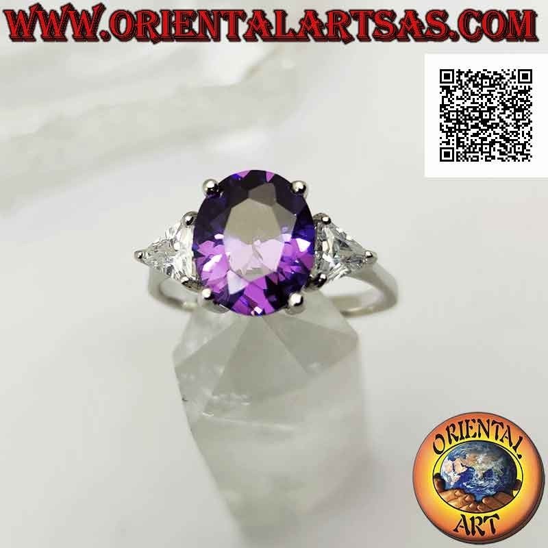 Silberring mit ovalem synthetischem Amethyst, eingefasst zwischen zwei Dreiecken aus weißen Zirkonen