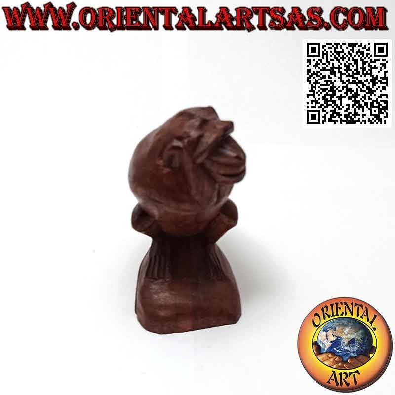 Sculpture of one of the three wise monkeys "I don't see" in 10 cm suar wood