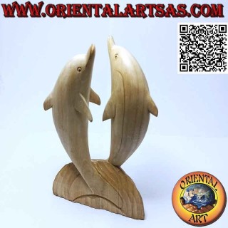 Sculpture d'un couple de dauphins dansants debout sur la falaise en bois d'hibiscus de 20 cm