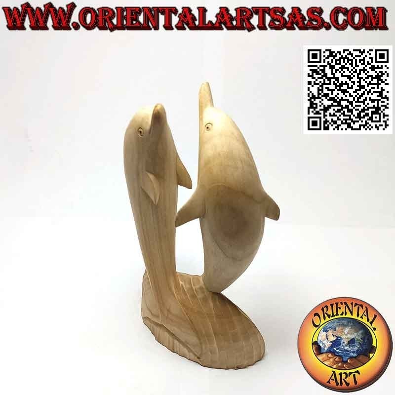 Escultura de una pareja de delfines danzantes de pie sobre el acantilado en madera de hibisco de 20 cm