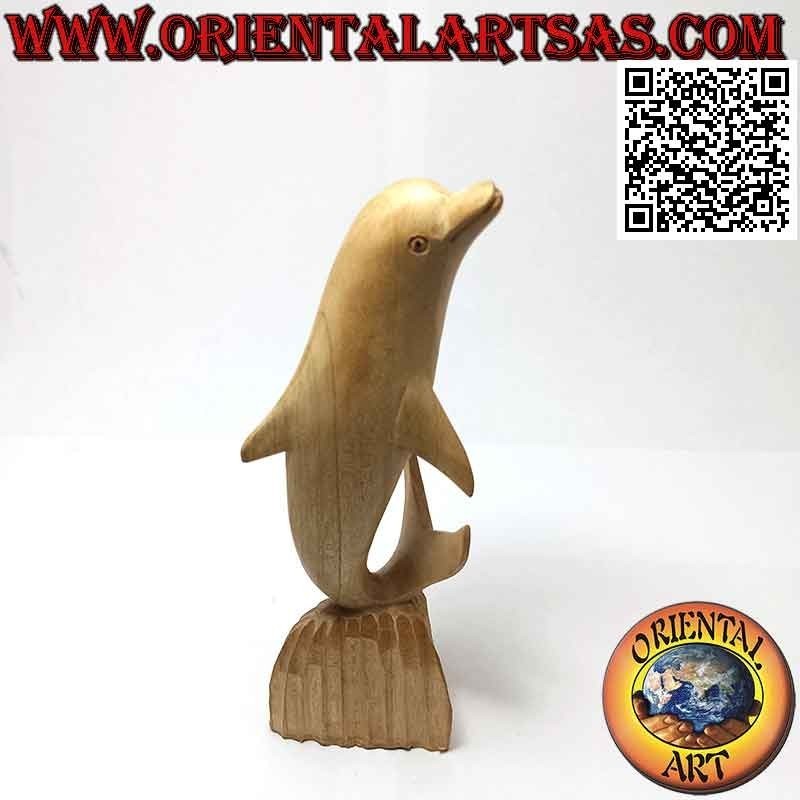 Escultura de un delfín posando en el acantilado en madera de hibisco de 20 cm.