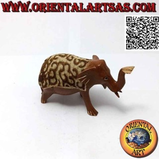 Escultura de elefante con tronco en madera de balsa pintada a mano y respaldo de batik aplicado