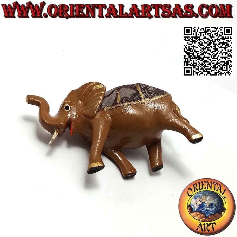 Scultura elefante con proboscide in su in legno di balsa dipinta a mano e con dorso di batik applicato
