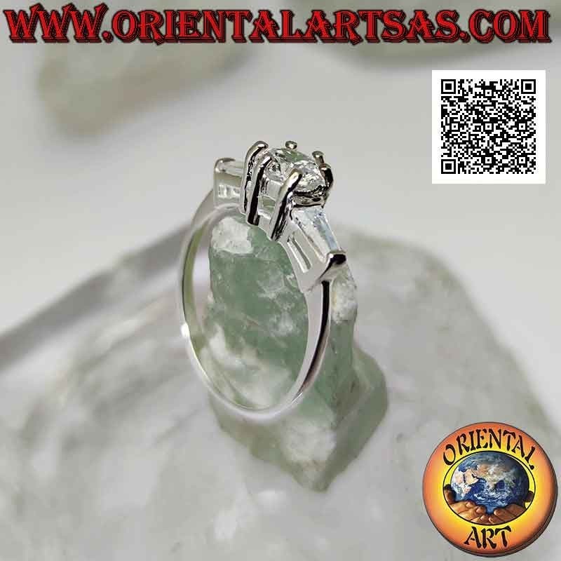 Bague en argent avec zircon blanc serti entre deux zircons trapèze blancs
