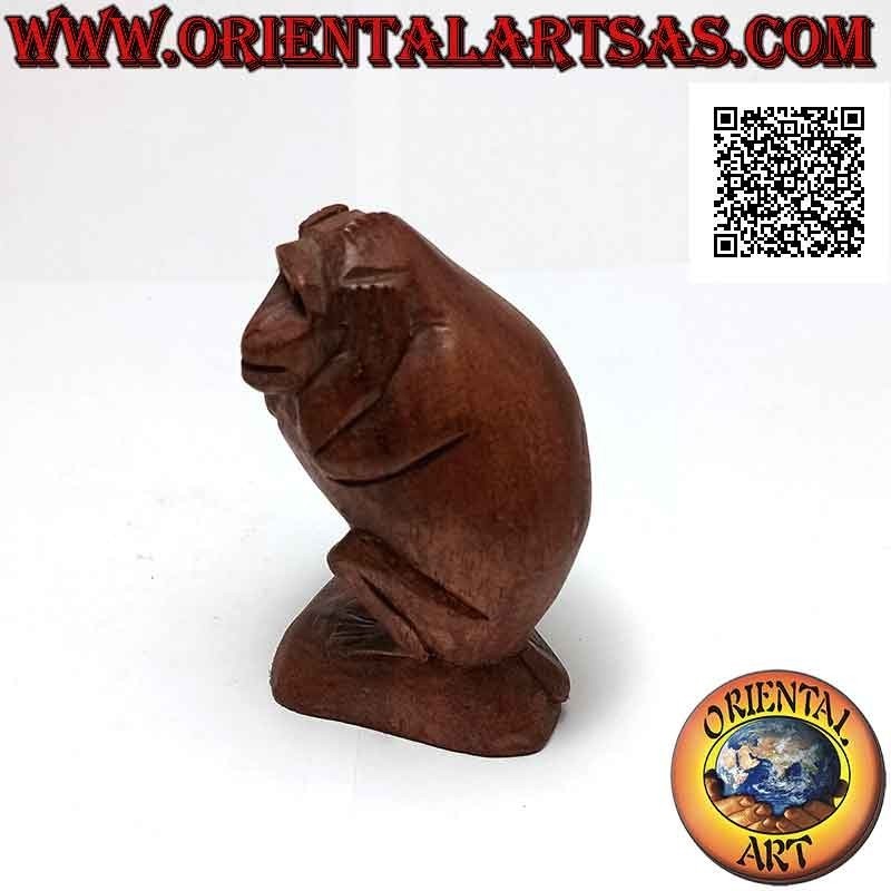 Scultura di una delle tre scimmie sagge "non sento" in legno di suar da 10 cm