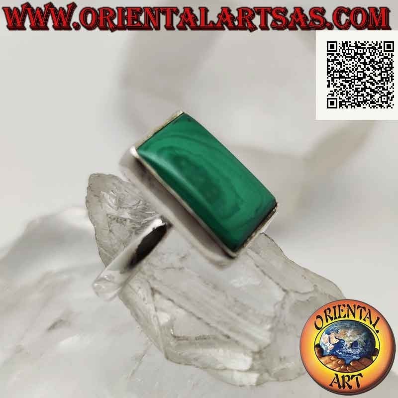 Anello in argento con malachite rettangolare su montatura liscia