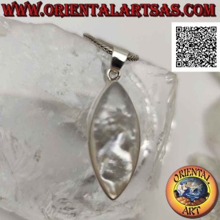 Ciondolo in argento con madreperla ovale appuntita cabochon su montatura liscia