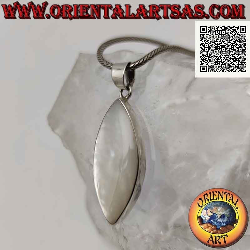 Ciondolo in argento con madreperla ovale appuntita cabochon su montatura liscia