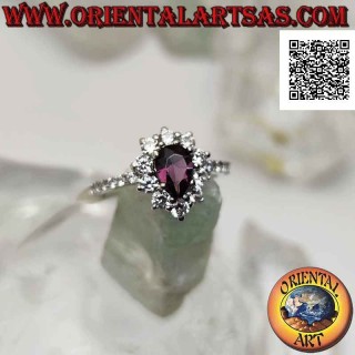 Bague en argent avec fleur d'oxyde de zirconium blanc sertie d'une améthyste en forme de goutte