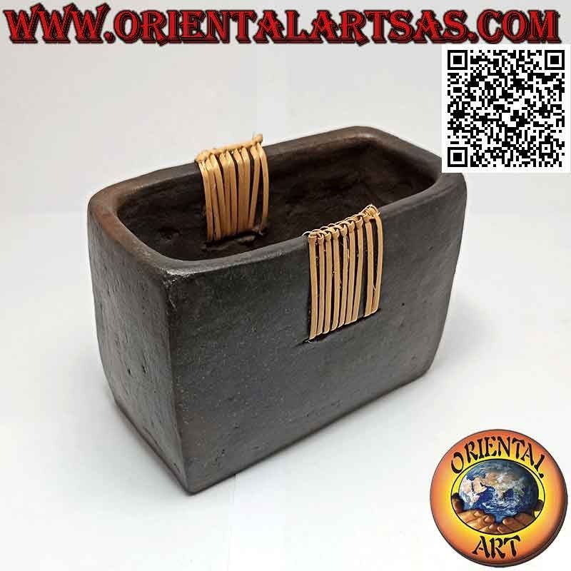 Porte-stylo rectangulaire traditionnel Lombok avec osier central, en terre cuite