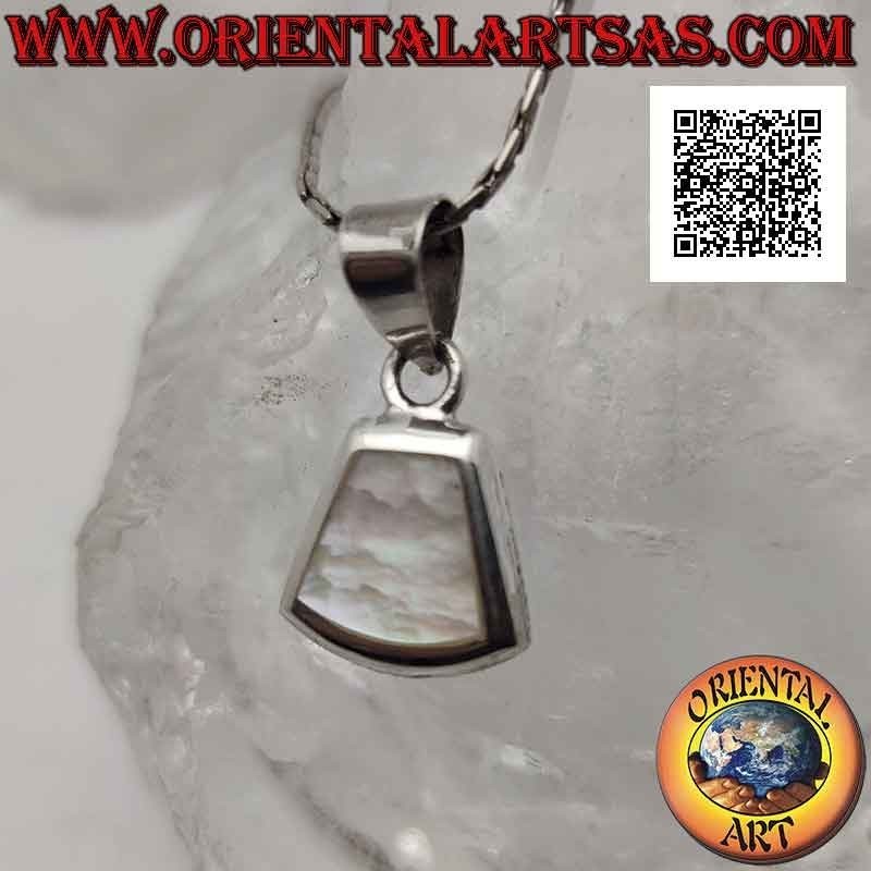 Pendentif en argent avec fil courbe trapèze isocèle nacre sur serti lisse