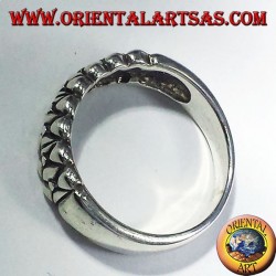 Bague en argent, bande crantée