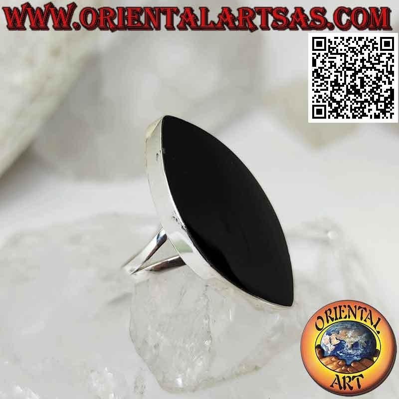 Anello in argento con onice ellittica appuntita a filo bordo liscio (navetta)