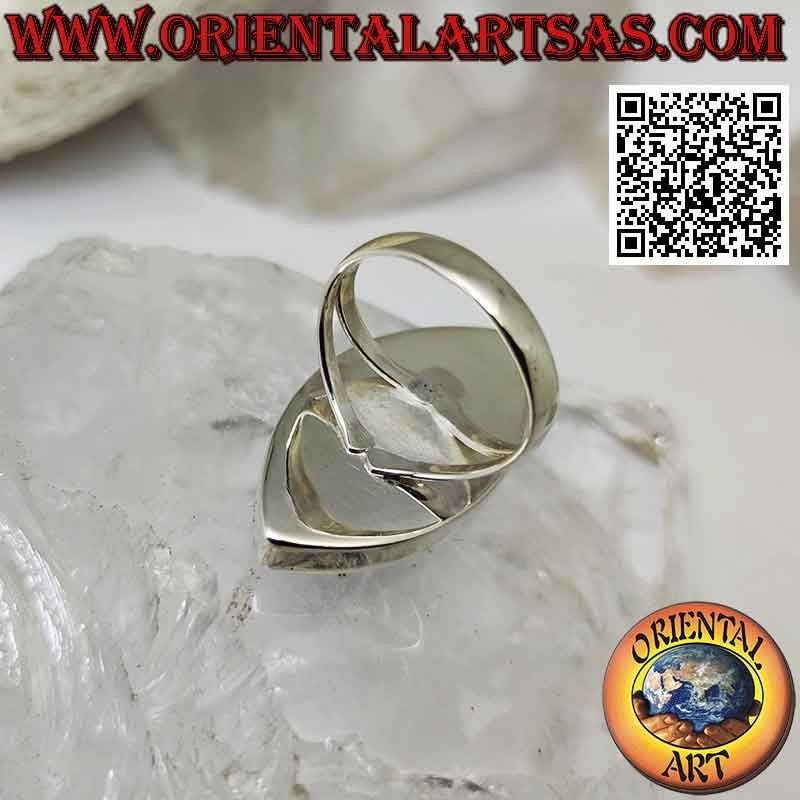 Anillo de plata con ónix elíptico puntiagudo con borde liso (lanzadera)