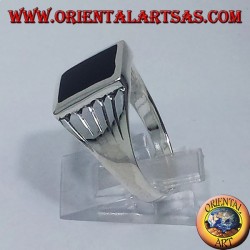 Anillo de plata con líneas talladas, con Onyx rectangulares