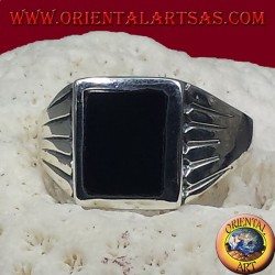 Anillo de plata con líneas talladas, con Onyx rectangulares