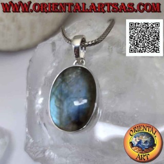 Pendentif en argent avec un gros cabochon ovale en labradorite sur monture lisse