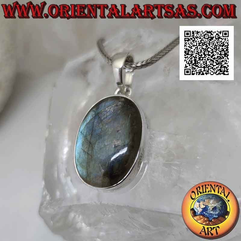 Pendentif en argent avec un gros cabochon ovale en labradorite sur monture lisse