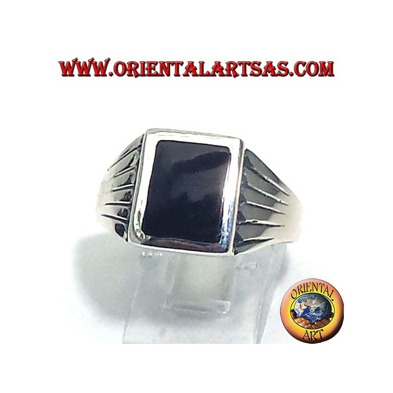 Anello in argento linee intagliate, con Onice rettangolare