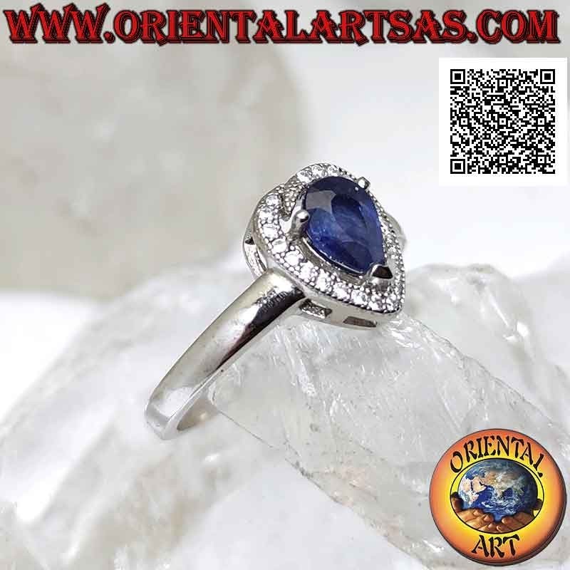 Anello in argento con zaffiro di sintesi a goccia incastonato contornato da zirconi con terminale sovrapposto