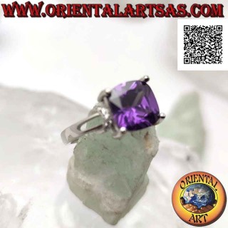 Anello in argento con ametista di sintesi quadrata incastonata e anello di zirconi sui lati