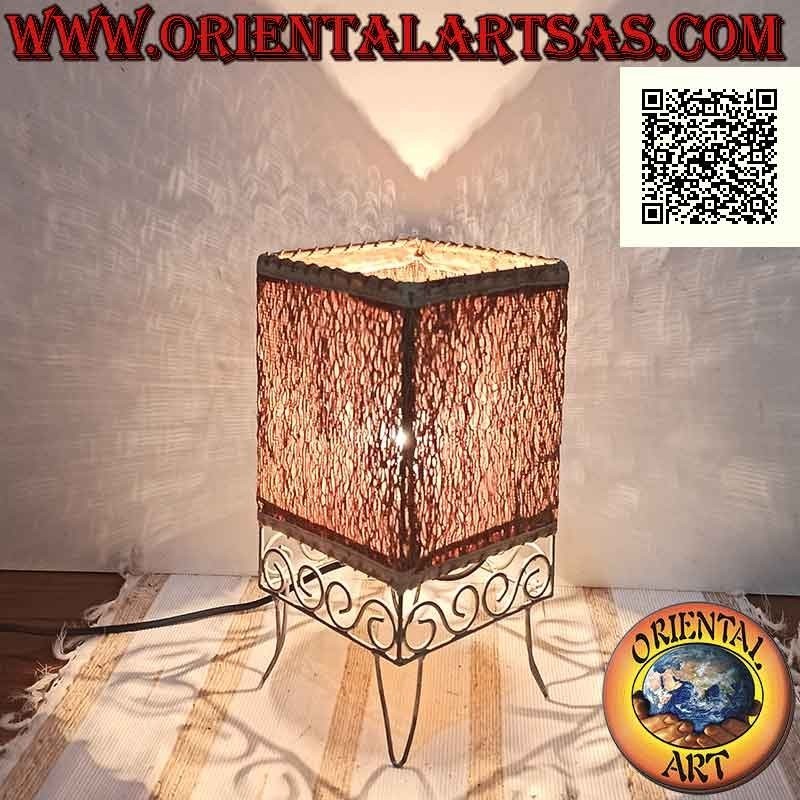 Lampada da tavolo etnica, "parallelepipedo con piede greco" a base quadrata in radice di sandalo da 30 cm