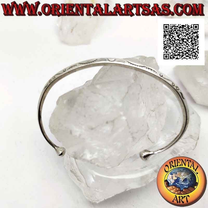 Starres Armband aus 925 ‰ Silber, rautenförmig mit verzierten gravierten Bögen und Endkugel