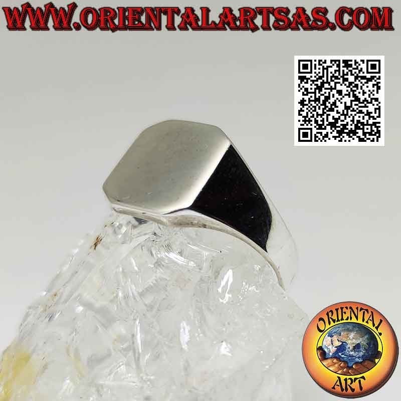 Smooth silver ring with rounded rectangular chevalier