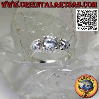 Anillo "trilogía" de plata con engaste de tres circonitas redondas