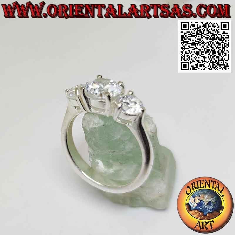 Bague "trilogie" en argent sertie de trois zircons ronds