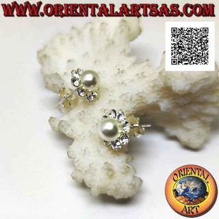 Orecchini in argento da lobo a fiore con perla centrale contornata da zirconi bianchi