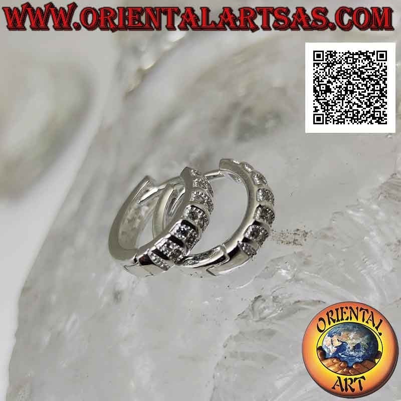 Boucles d'oreilles en argent, cercles lisses avec double rangée de zircons blancs sur un côté de 14 x 3 x 2 mm (clic)