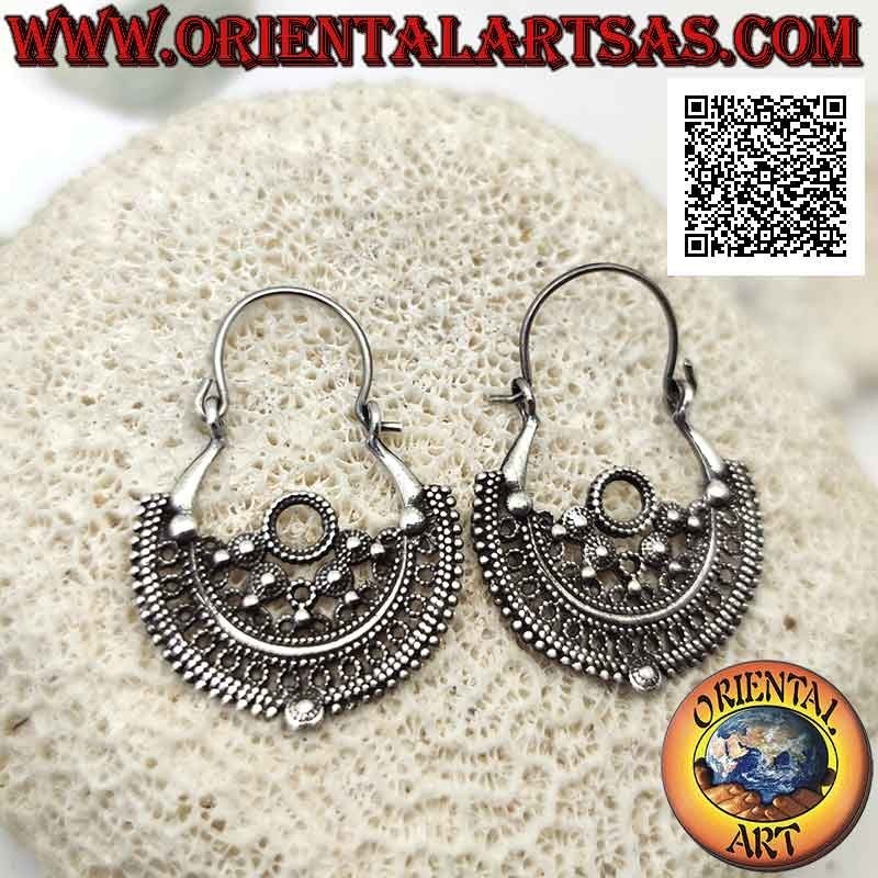 Boucles d'oreilles en argent, cercles avec rosace semi-circulaire ornée de boules et filigrane (fermoir nœud) de 28 mm