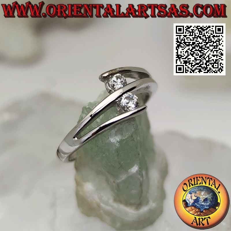Bague en argent "sertissage contrarié" avec deux zircons ronds taillés en brillant