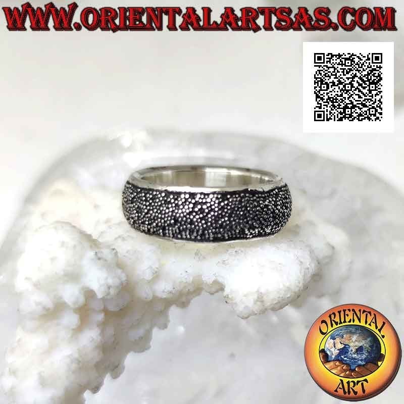 Anello in argento a fascia bombata sabbiata da 7 mm (tempestato di microsfere)