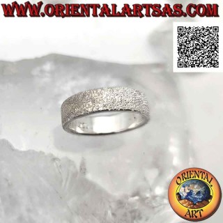 Anello in argento a fascia piatta sabbiata "effetto brillante" da 6 mm (tempestato di microsfere)